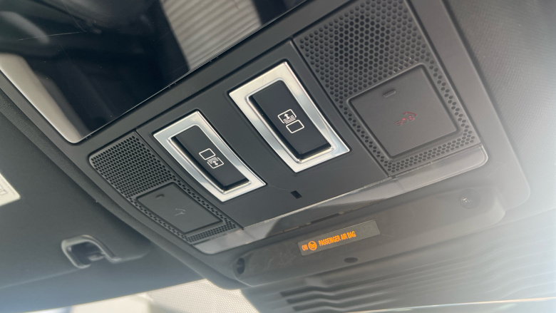 Land Rover Discovery 3.0 D300 R-Dynamic SE 5dr Auto Diesel Station Wagon